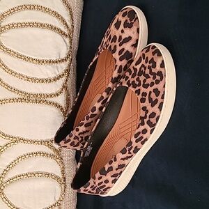 ** Last Chance Sale** Baretraps Nadra Leopard Print Shoes